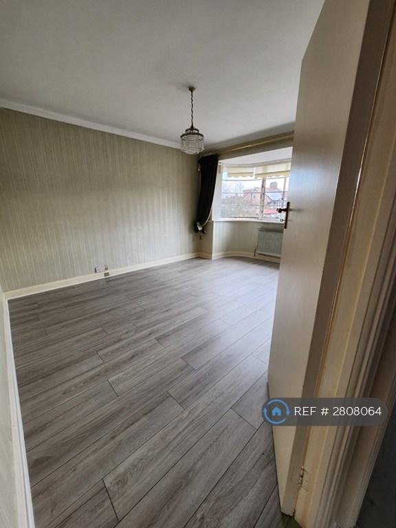 Double Bedroom (Front)