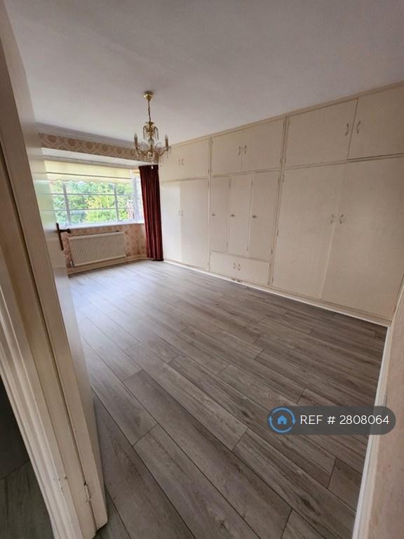Double Bedroom (Rear)