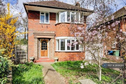 Wychwood Avenue, Edgware, HA8