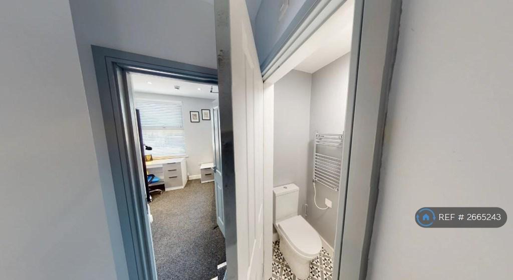 En-Suite Toilet And Bath