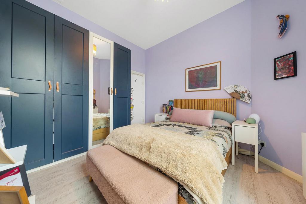 Bedroom 1 (2).JPG