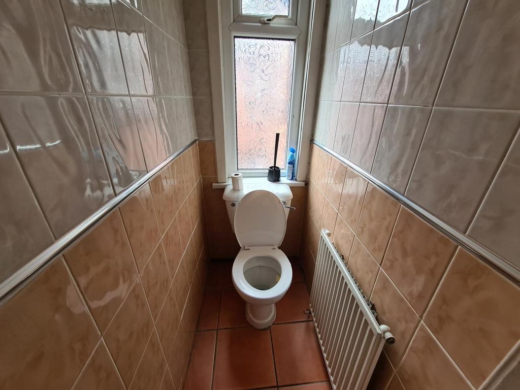 Compact, well-kept WC with tiled walls and floo...