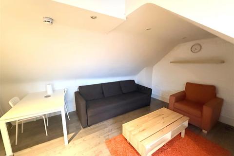 1 bedroom apartment to rent, Hale Lane, Mill Hill, NW7