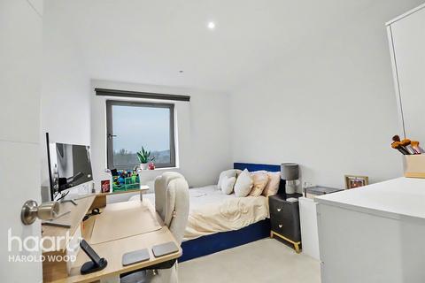 2 bedroom flat for sale, Hubert Road, Brentwood