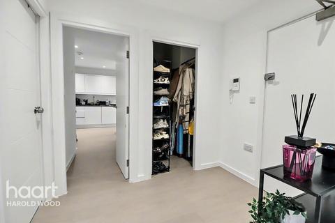 2 bedroom flat for sale, Hubert Road, Brentwood