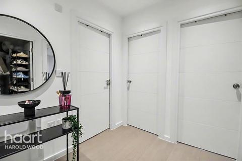 2 bedroom flat for sale, Hubert Road, Brentwood