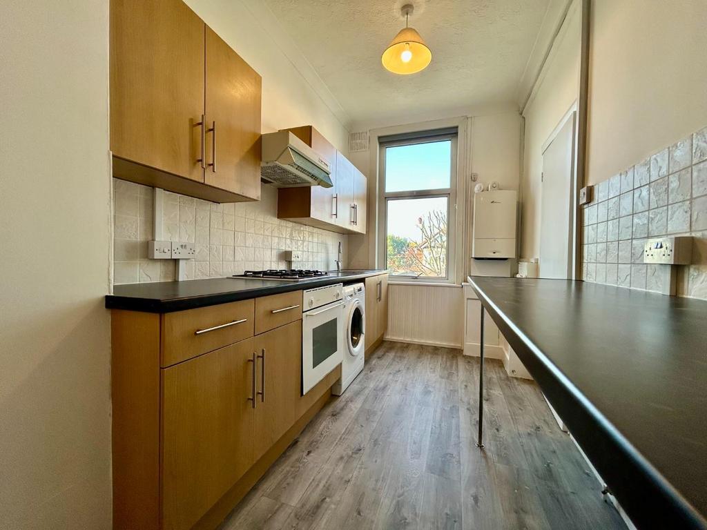 Kitchen 2.jpeg