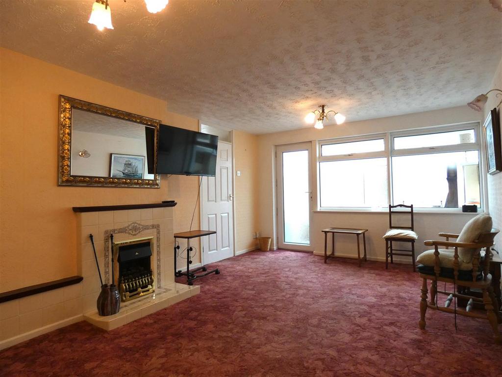 Lounge 3.JPG