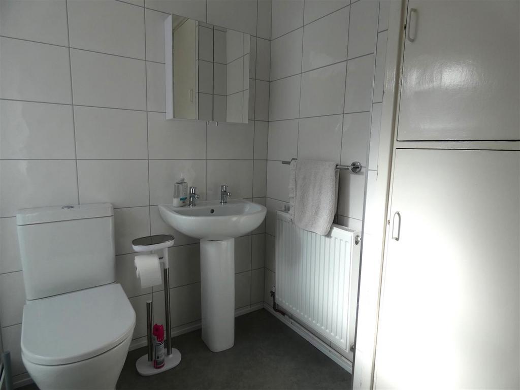 Bathroom 1.JPG