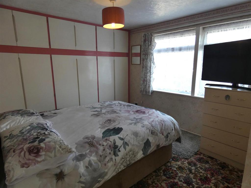 Bed 1.JPG