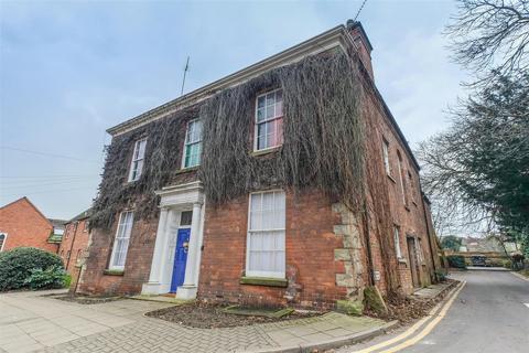 2 bedroom apartment to rent, The Butts, Warwick