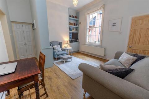 2 bedroom apartment to rent, The Butts, Warwick