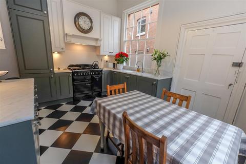 2 bedroom apartment to rent, The Butts, Warwick