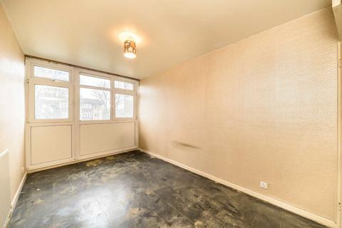 2 bedroom flat for sale, Colson Way, London SW16