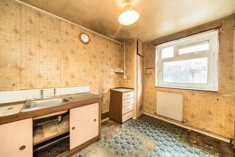 2 bedroom flat for sale, Colson Way, London SW16