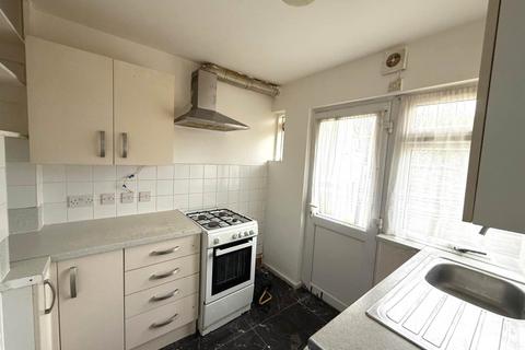 2 bedroom maisonette to rent, The Crescent, Hayes