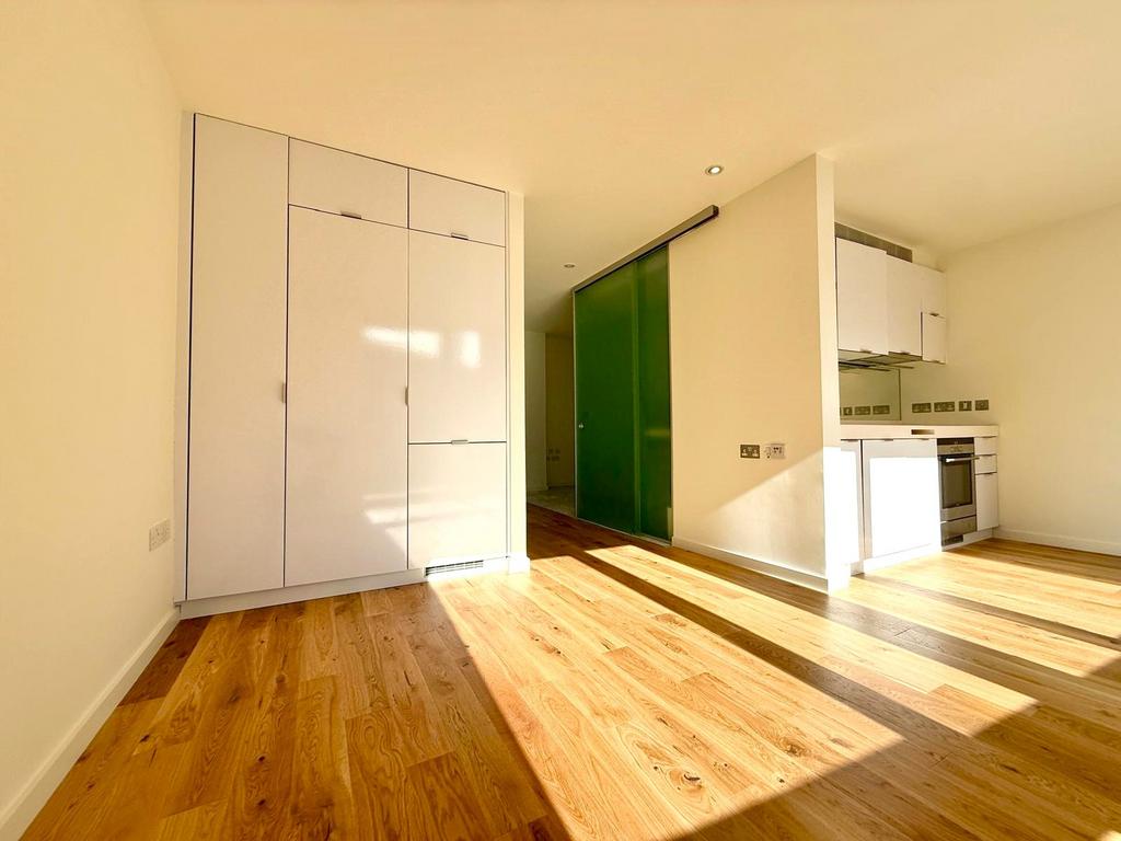 Apartment in London - View 5
