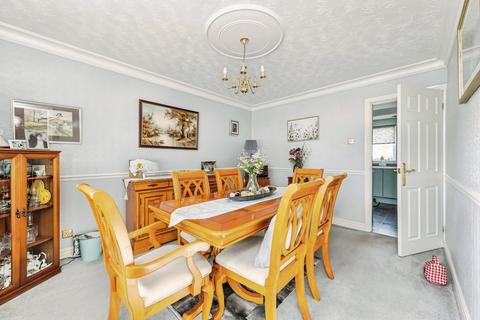4 bedroom detached house for sale, Calder Close, West Yorkshire WF5