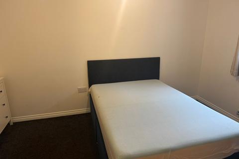 2 bedroom flat to rent, Appleton Street, Manchester M8