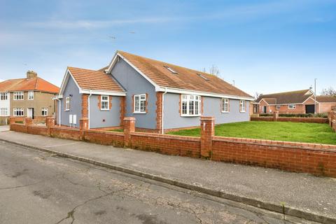 4 bedroom detached bungalow for sale, Witney Green, LOWESTOFT