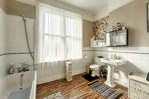 1 bedroom flat for sale, Moat Croft Road, Eastbourne