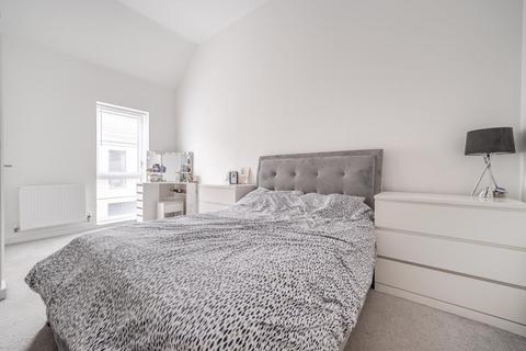 2 bedroom detached house for sale, Rooksdown,  Basingstoke,  RG24,  RG24
