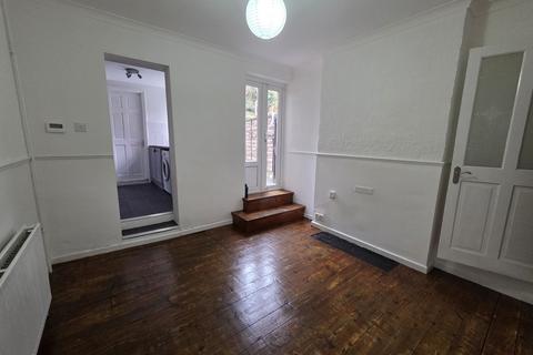 undefined, St Saviours Crescent, LUTON
