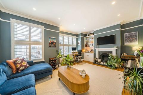 2 bedroom flat for sale, Midmoor Road, London SW12