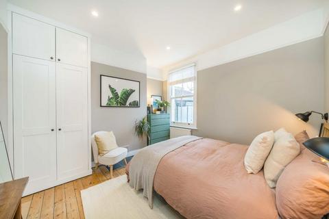 2 bedroom flat for sale, Midmoor Road, London SW12