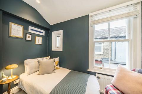2 bedroom flat for sale, Midmoor Road, London SW12