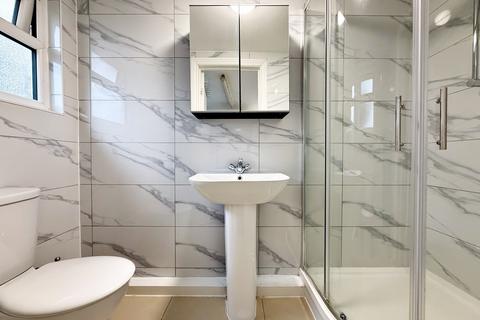 undefined, Kings Avenue, Hounslow, TW3