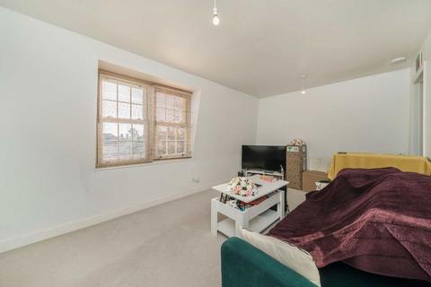 1 bedroom flat to rent, St. James's Road, Hampton TW12