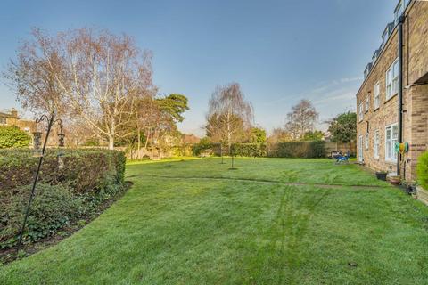 1 bedroom flat to rent, St. James's Road, Hampton TW12