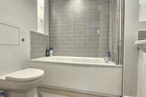 2 bedroom flat to rent, Redwing Crescent, Greenhithe, DA9