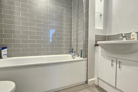 2 bedroom flat to rent, Redwing Crescent, Greenhithe, DA9