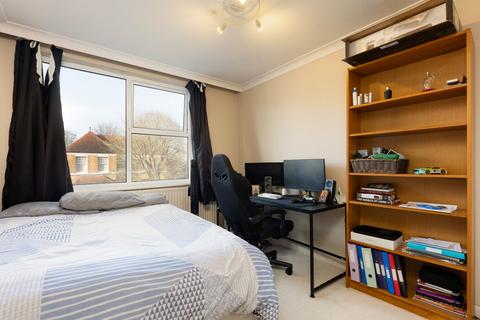 2 bedroom flat for sale, Elystan Court, Howards Lane, London
