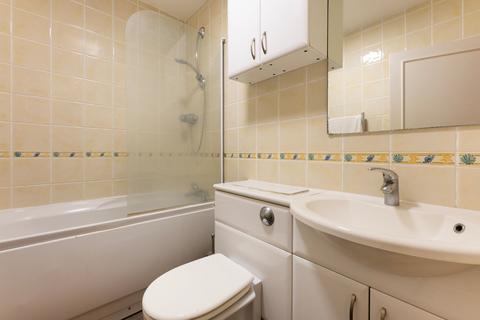 2 bedroom flat for sale, Elystan Court, Howards Lane, London