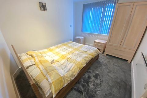 2 bedroom apartment to rent, The Boulevard, Leeds, LS10