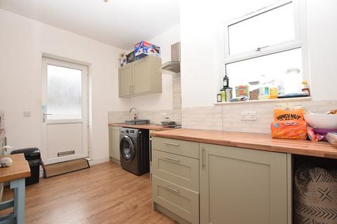 2 bedroom flat to rent, Station Road, Sheffield, S35