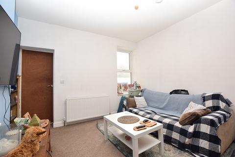 2 bedroom flat to rent, Station Road, Sheffield, S35