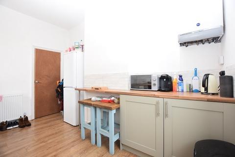 2 bedroom flat to rent, Station Road, Sheffield, S35