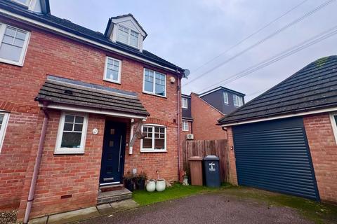 3 bedroom terraced house for sale, Calder Way, Stevenage
