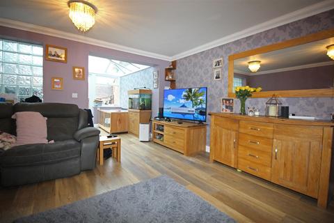 3 bedroom terraced house for sale, Calder Way, Stevenage