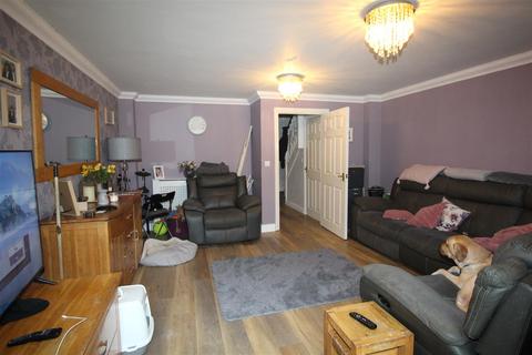 3 bedroom terraced house for sale, Calder Way, Stevenage