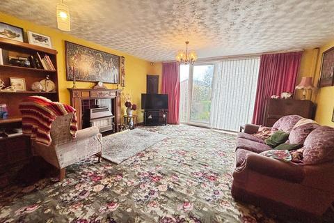 3 bedroom end of terrace house for sale, Wibsey Park Avenue, Bradford BD6