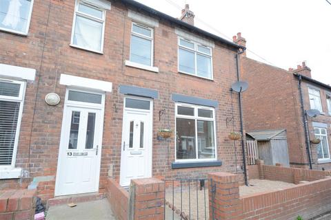 3 bedroom end of terrace house to rent, Carr Street, Selby