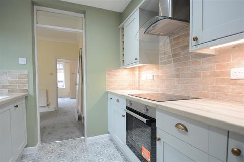 3 bedroom end of terrace house to rent, Carr Street, Selby