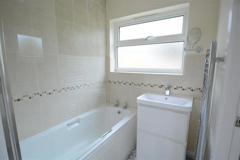 3 bedroom end of terrace house to rent, Carr Street, Selby
