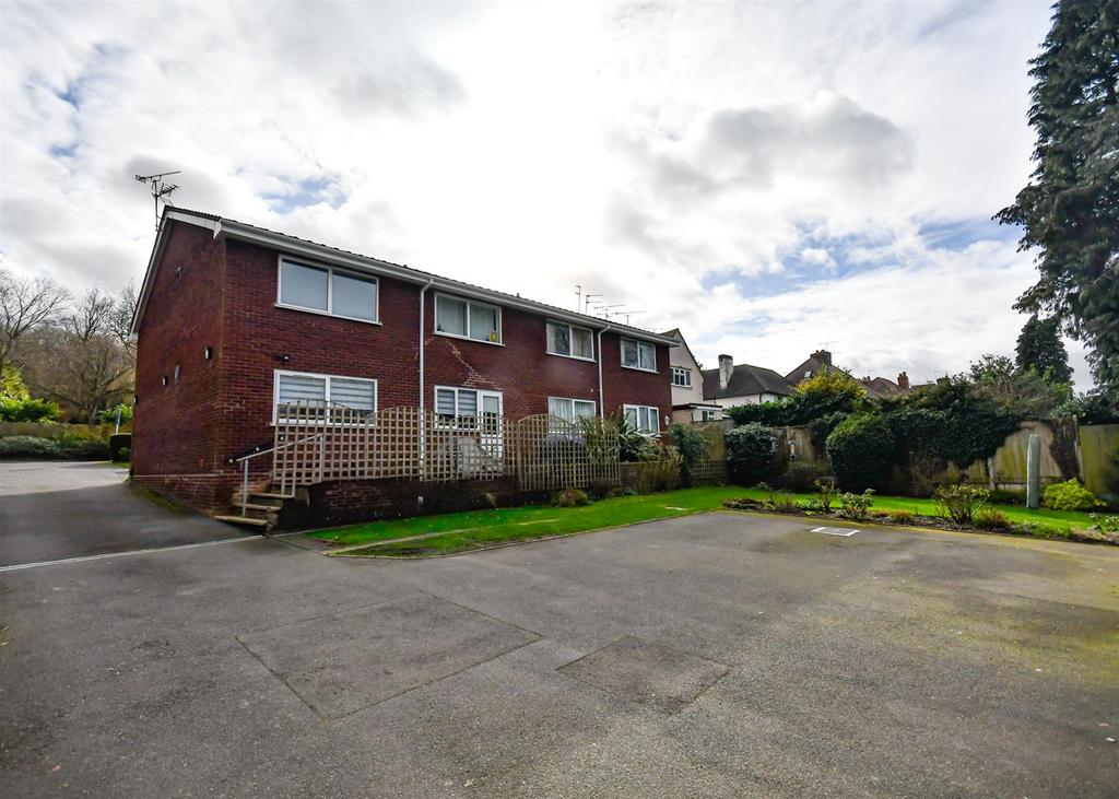 Flat 2, 474 Penn Road-8.jpg