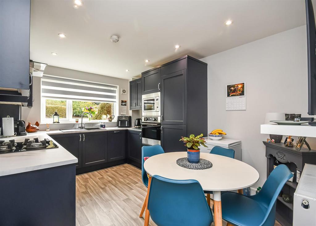 Flat 2, 474 Penn Road-5.jpg